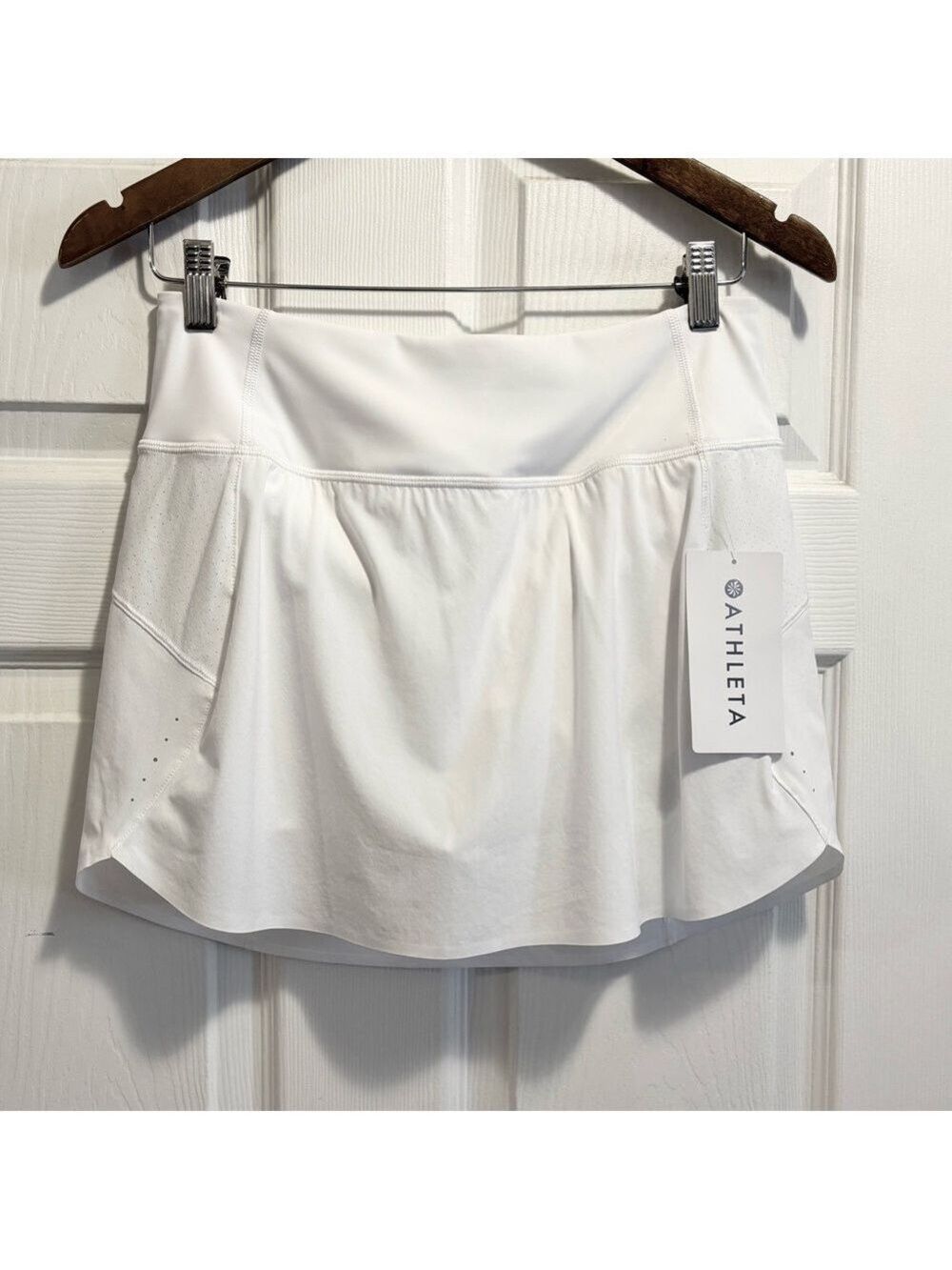 NWT Athleta Run With It 14” Skort White
Skirt Shorts Size Small Brand New